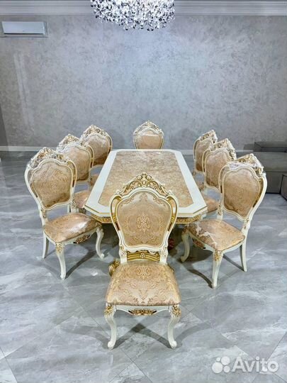 Стол и стулья