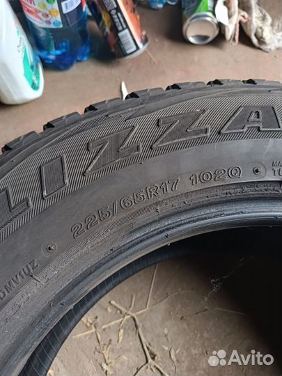 Bridgestone Blizzak DM-V1 225/65 R17 102Q