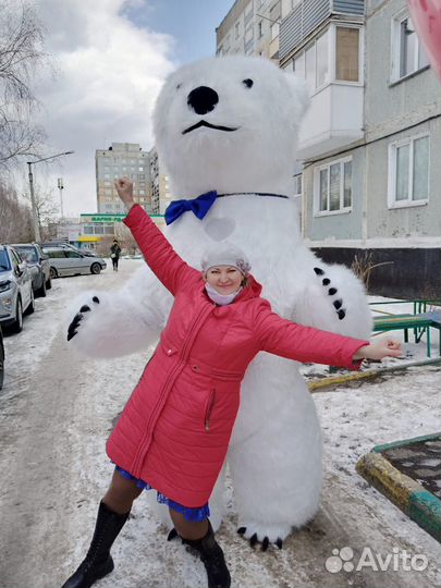 Белый мишка и его друзья с поздравлением