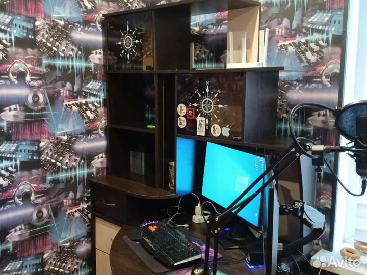 Компьютерный стол