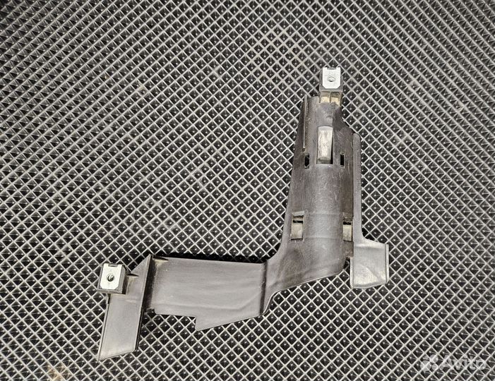 Кронштейн крепления фары Е46 левая