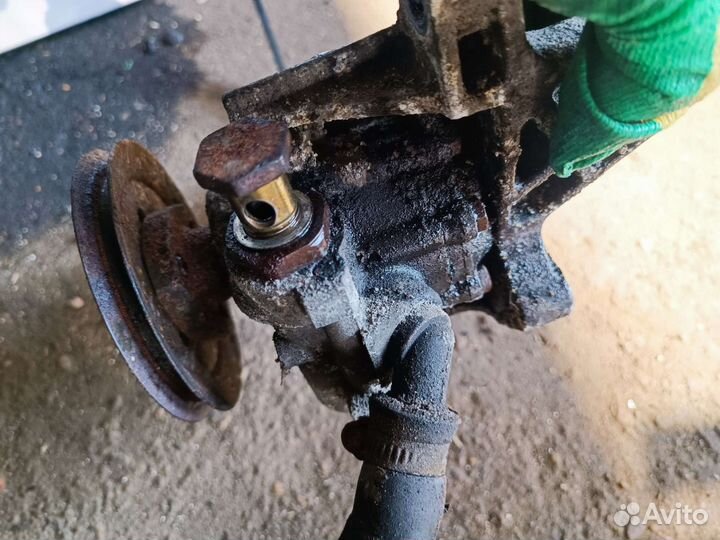 Насос гура Пассат Б5