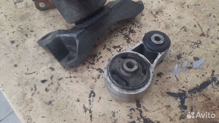 Опора двигателя задняя и левая. Mazda cx-7