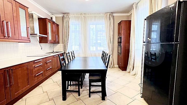 Дом 218,4 м² на участке 20 сот.