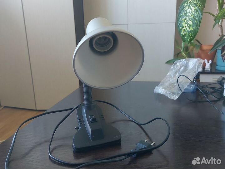 Настольная лампа на крепеже