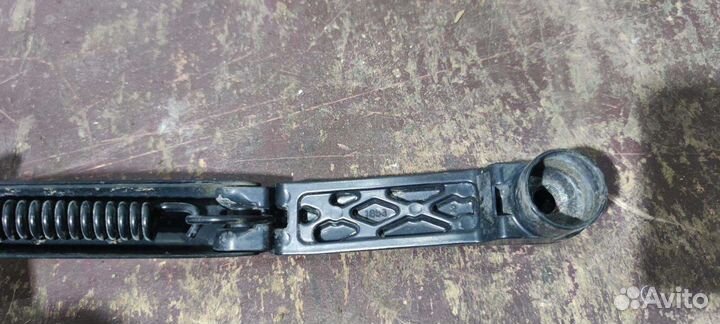 Поводок стеклоочистителя передний левый Mazda CX-7