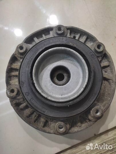 Опора переднего амортизатора (правая) (BMW 3)