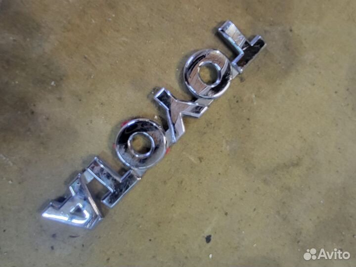 2002-10 Авенсис эмблема крышки багажника Avensis