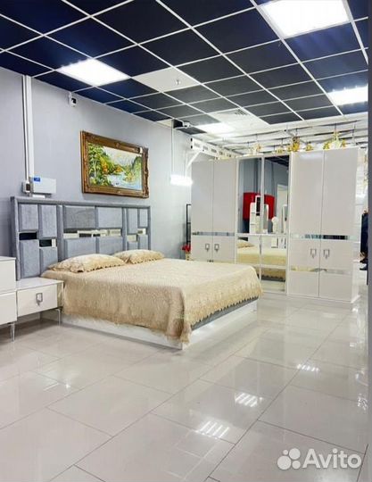 Спальный гарнитур