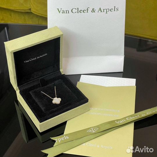 Van Cleff Arpels Золото Кулон