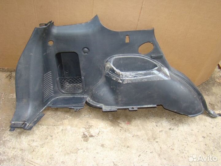 Левая обшивка багажника Kia Sorento 2006г