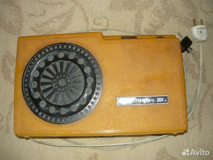 Радиоприемник времен СССР