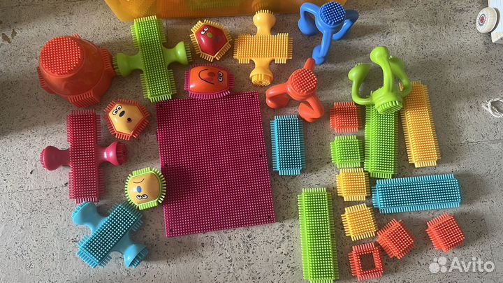 Конструктор игольчатый battat с контейнером 73 шт