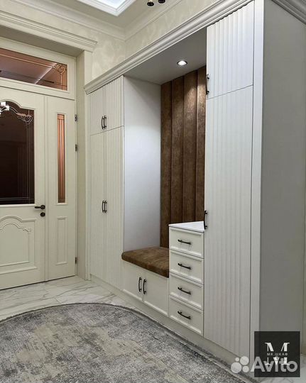 Шкаф распашной с зеркалом