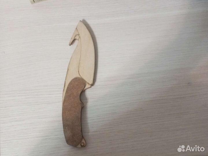 Нож из дерева