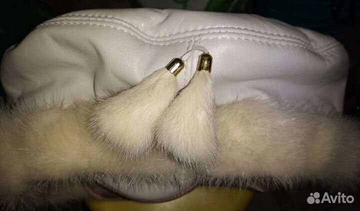 Берет белый кожаный с норковой окантовкой