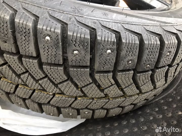 Viatti Brina Nordico V-522 215/50 R17