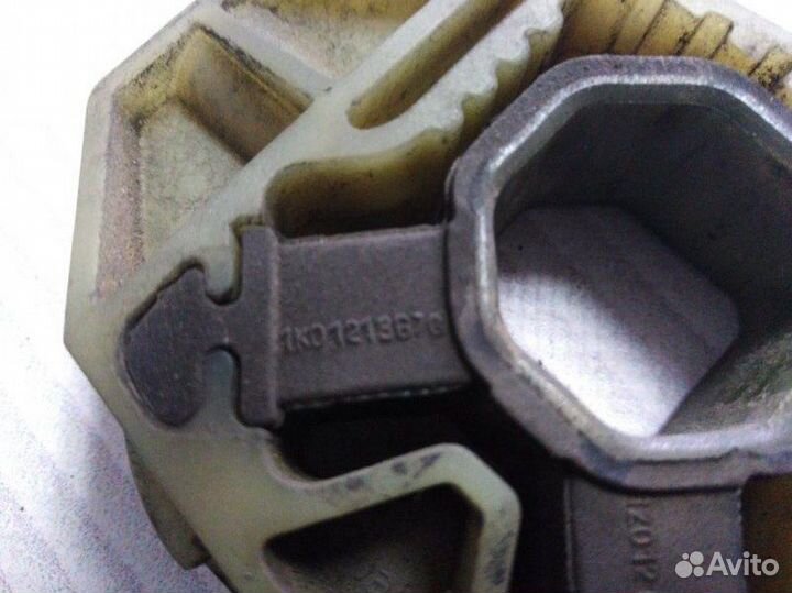 Кронштейн радиатора верхний Volkswagen Golf 6