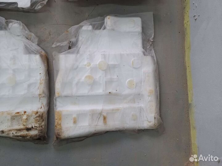 Наполнитель пола пенопластовый на Nissan Tiida C11