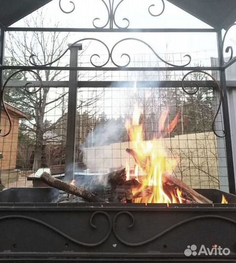 Мангал с крышей