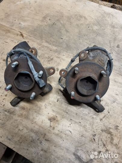 Поворотные кулаки всборе