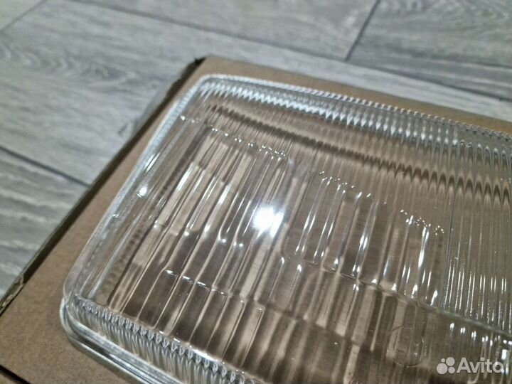 Стекло передней фары Audi 80 B3 Левое/Правое Новые