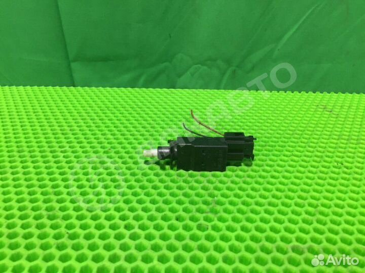 Выключатель стоп-сигнала Mercedes-Benz S W220