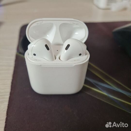 Беспроводные наушники apple airpods