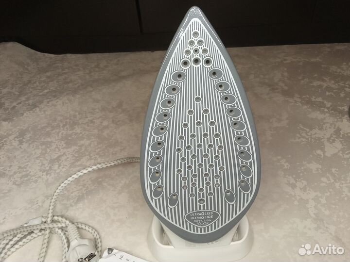 Утюг паровой Tefal и Scarlett