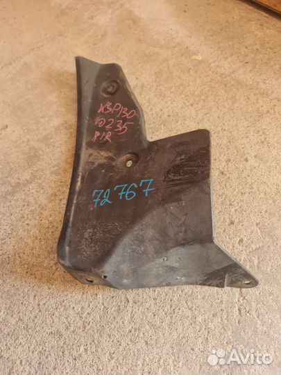 Подкрылки задние Toyota Vitz NSP130