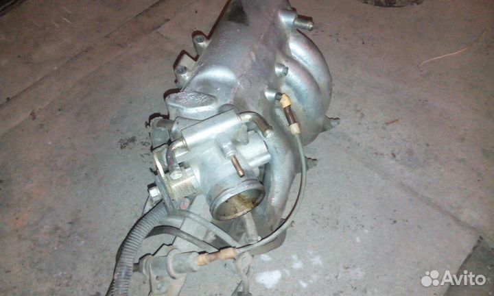 Коллектор впускной фольцваген Тигуан 2.0