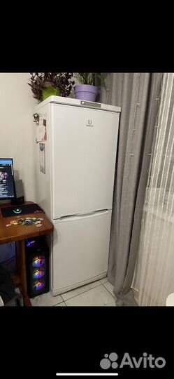 Холодильник Indesit se16