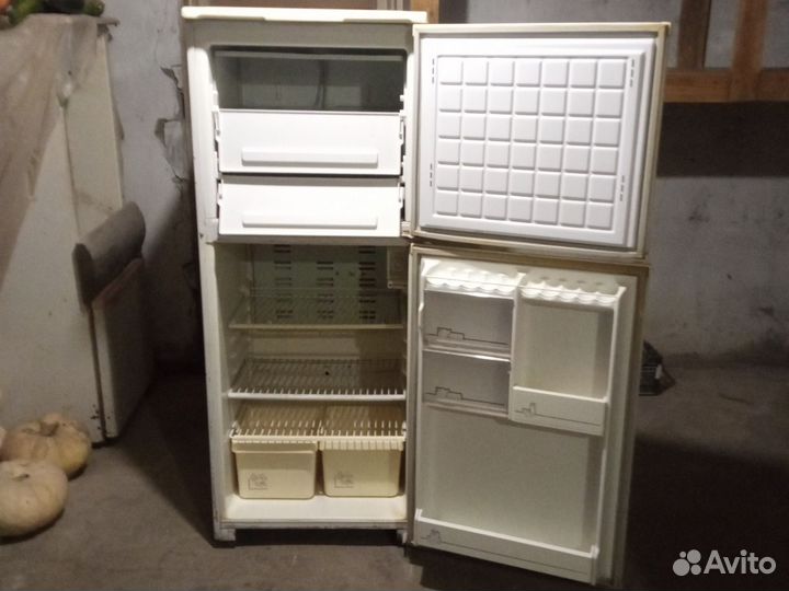 Холодильник бирюса