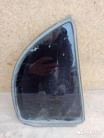 Форточка двери задняя правая Honda Civic 4D