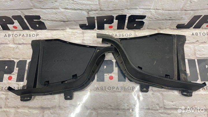 Крышка двигателя передняя левая Infiniti Fx35 S51