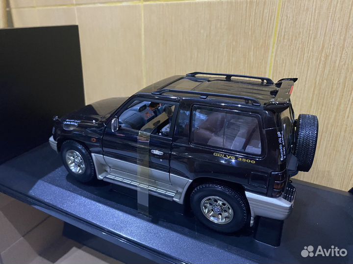 Mitsubushi pajero 1:18