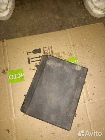 Крышка блока предохранителей BMW 5 E34