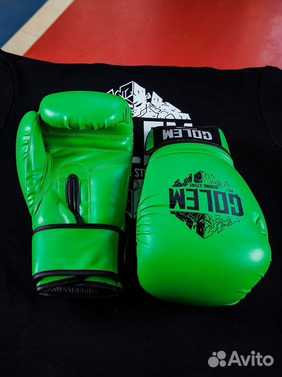 Боксерские перчатки golem