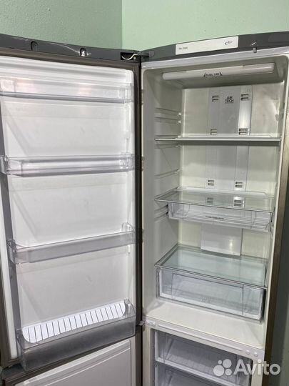 Холодильник Hotpoint-Ariston