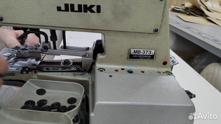 Пуговичная машина Juki MB 373 Б/У со столом