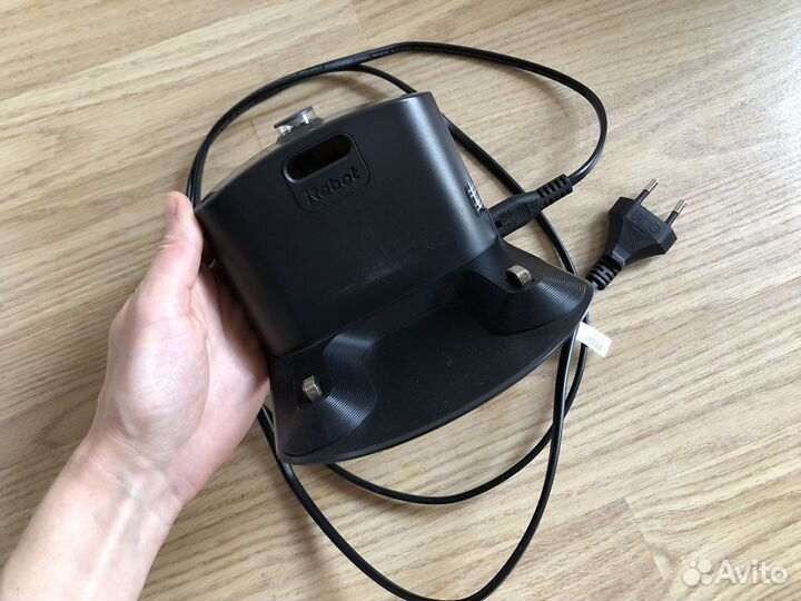 Робот пылесос iRobot Roomba 676 серый Айробот румб