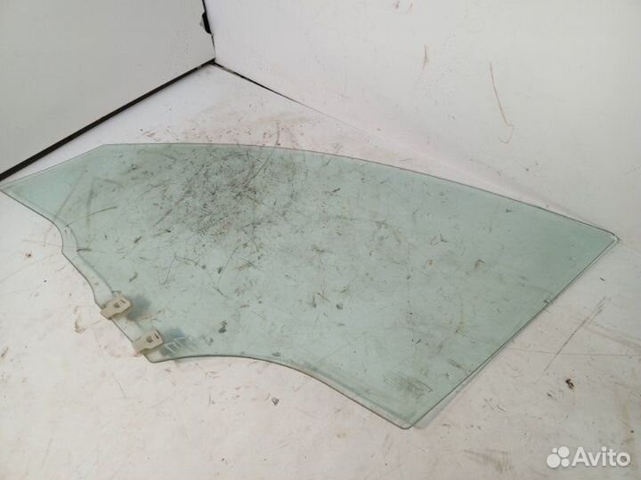 Стекло двери переднее правое Mazda 3 Z6 2008