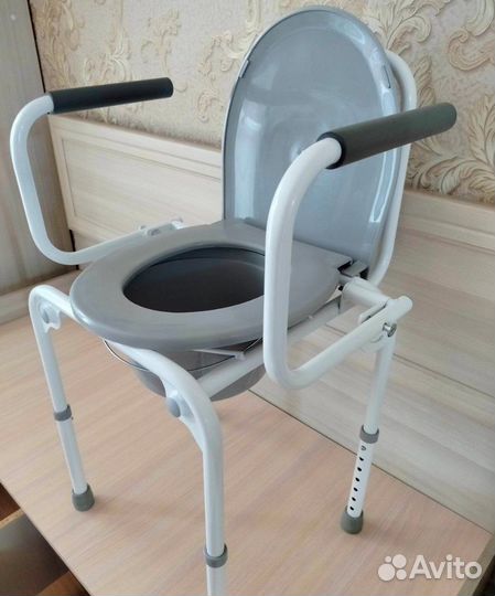 Инвалидное кресло с санитарным оснащением