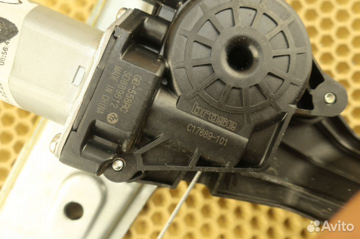 Стеклоподъёмник передний правый LADA Xray