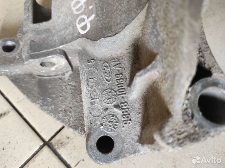 Кронштейн генератора для Форд Фокус 1 98BB10039AD