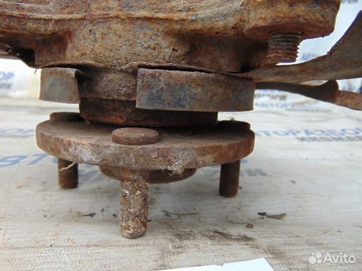 Кулак поворотный передний правый для Nissan Almera