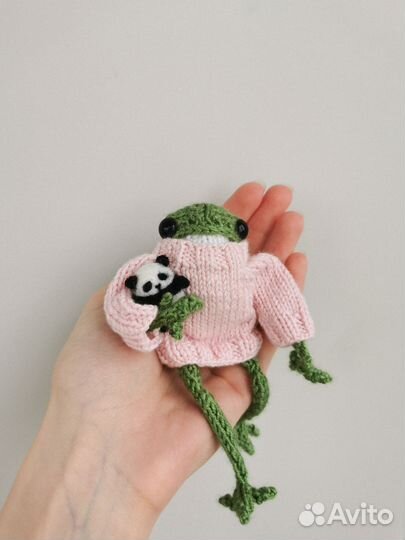 Вязаная лягушка игрушка