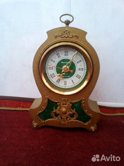 Часы кварцевые Янтарь ссср, в отличном состоянии