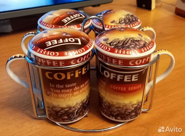 Набор кружек с крышками на подставке