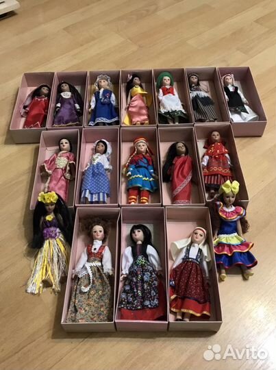 Коллекция фарфоровых кукол